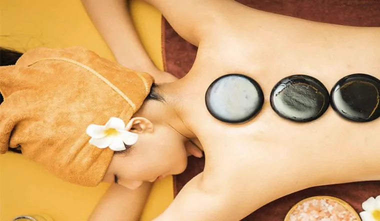 Công dụng massage body đá nóng