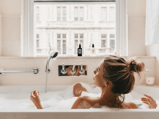 8 Công dụng tuyệt vời của bồn tắm sục massage