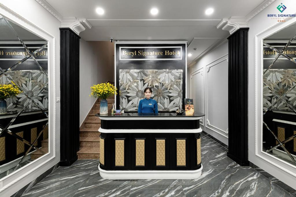 Madelise Stardust Hotel & Travel