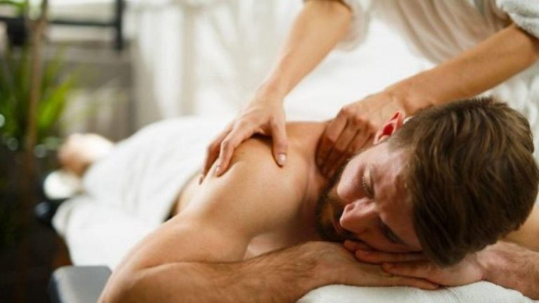 Bị cảm có nên massage không?