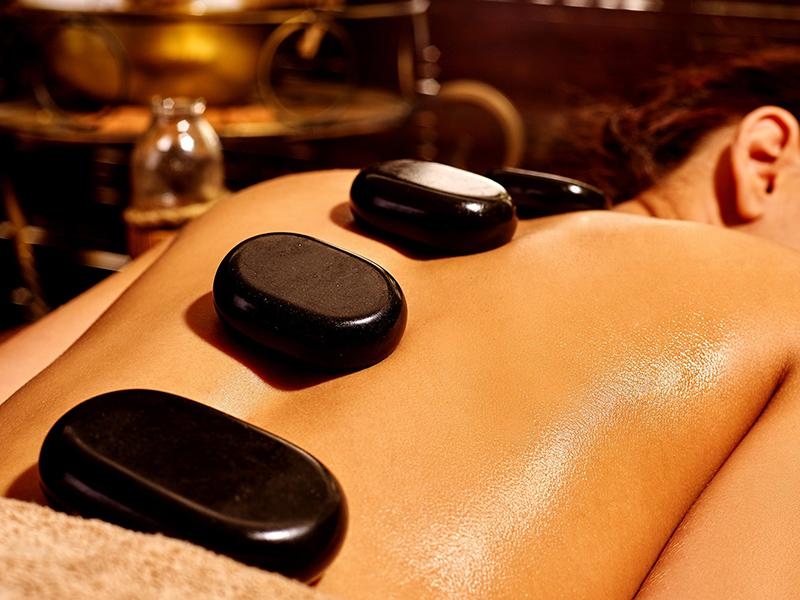 Massage đá nóng